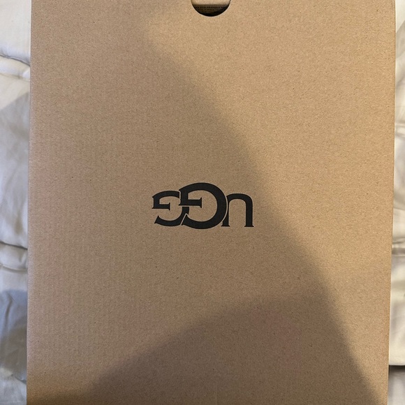 UGG Classic Mini boots (BNIB) - Picture 7 of 7